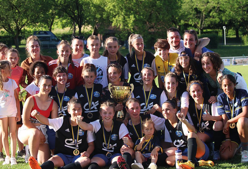 Equipe f&eacute;minine du CCSVA apr&egrave;s avoir gagn&eacute; la coupe du Jura.