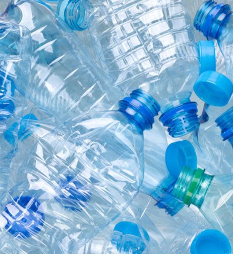 Bouteilles en plastiques.